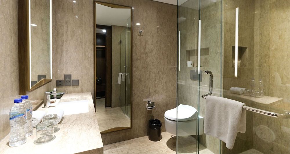 Meruorah Komodo Labuan Bajo Signature Hill View Twin Bed 4