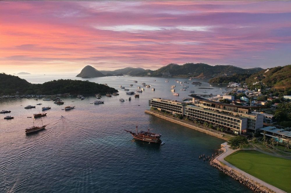 undefined Meruorah Komodo Labuan Bajo