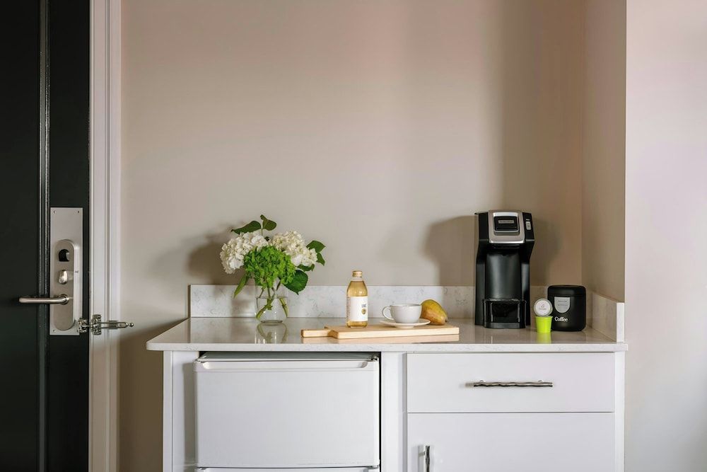 No. 284 Back Bay Hotel, Sonder by Marriott Bonvoy Room, 1 Queen Bed (Mobility Accessible w/ Roll-in Shower) 7