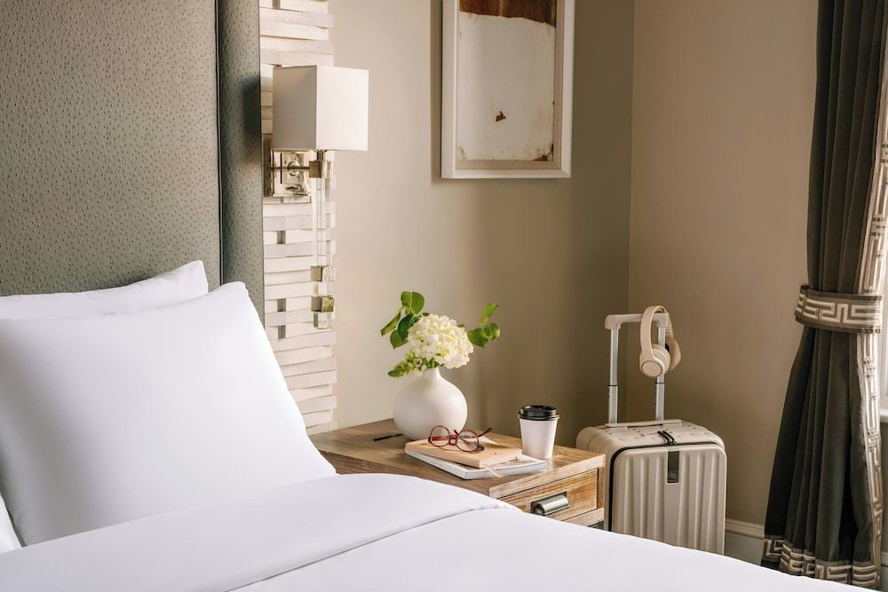 No. 284 Back Bay Hotel, Sonder by Marriott Bonvoy Room, 1 Queen Bed (Mobility Accessible w/ Roll-in Shower) 3
