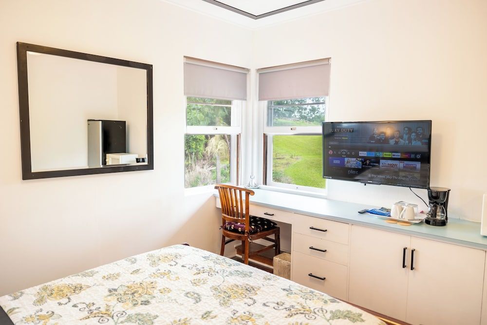 Hilltop Vacation Rental Standard Room, 1 Queen Bed, Non Smoking 9