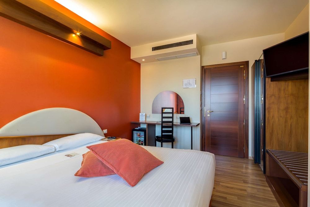 La Villa, Sure Hotel Collection by Best Western Deluxe Double Room, 1 Queen Bed