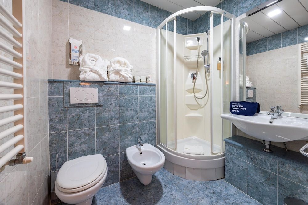 La Villa, Sure Hotel Collection by Best Western Superior Double Room, 1 Queen Bed 4