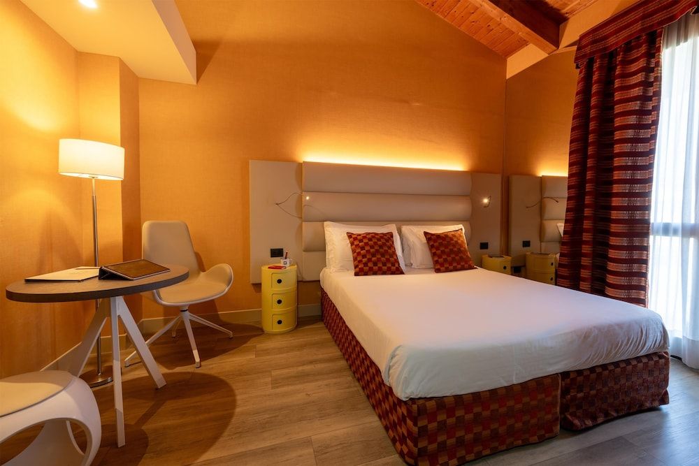 La Villa, Sure Hotel Collection by Best Western Superior Double Room, 1 Queen Bed 2