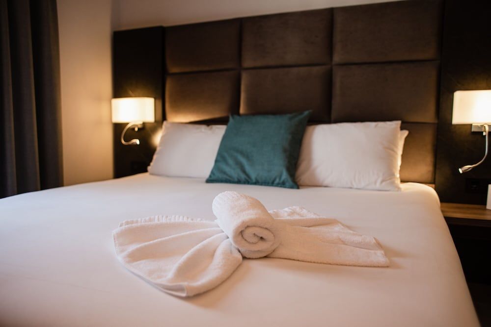 Pebbles Resort Double Room, Terrace, Pool View 2
