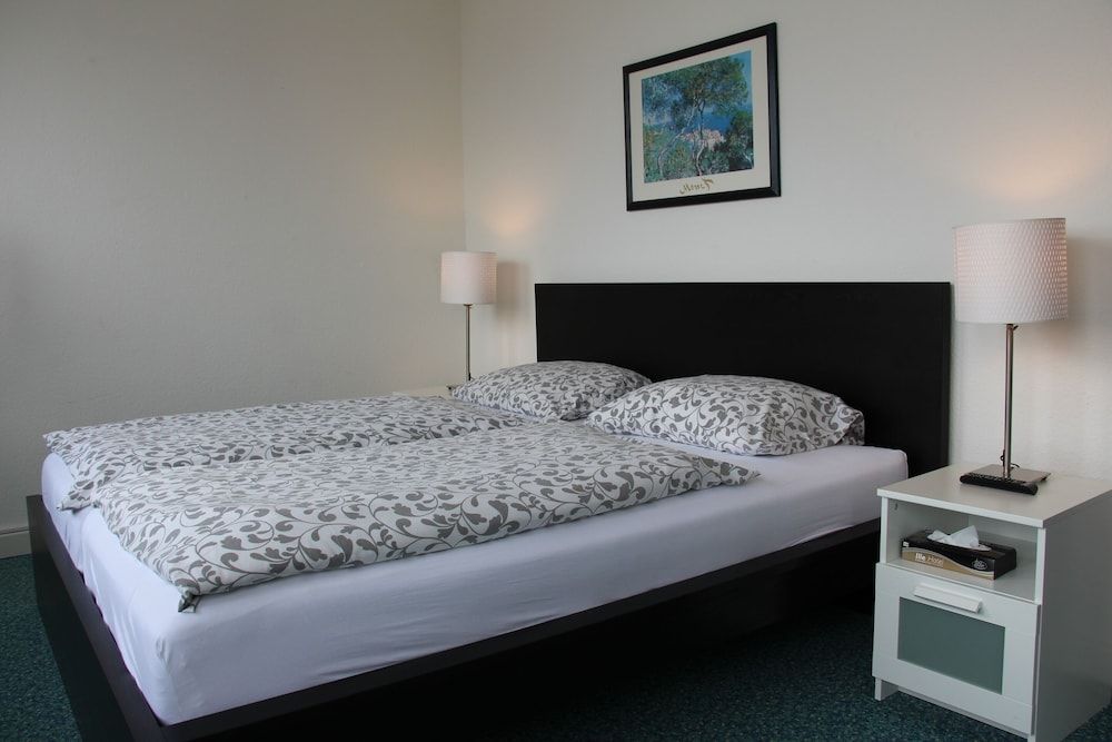 Hotel Bayrischer Hof Deluxe Apartment, Private Bathroom (3 Schlafzimmer - #28) 2