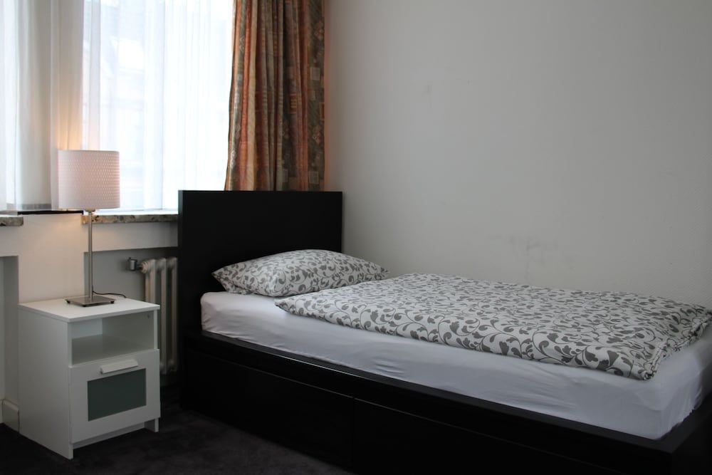 Hotel Bayrischer Hof Deluxe Apartment, Private Bathroom (3 Schlafzimmer - #28) 3