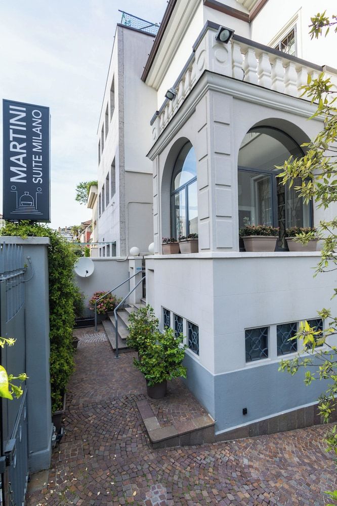 undefined Martini Suite 4