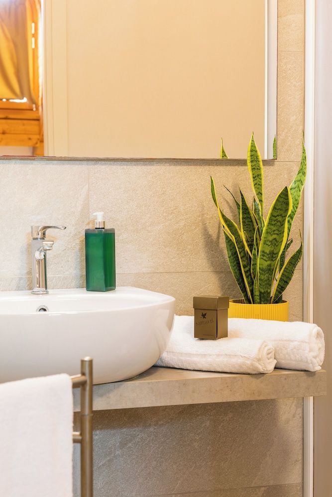 undefined Martini Suite 8