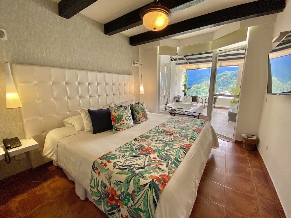 Hotel El Mirador del Cocora Superior Double Room, Jetted Tub, Mountain View 3