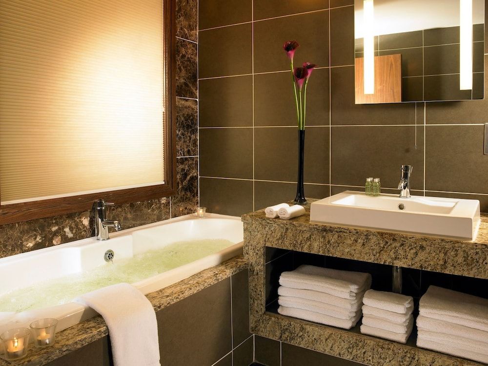 Gold Experience Room (2 Adults)