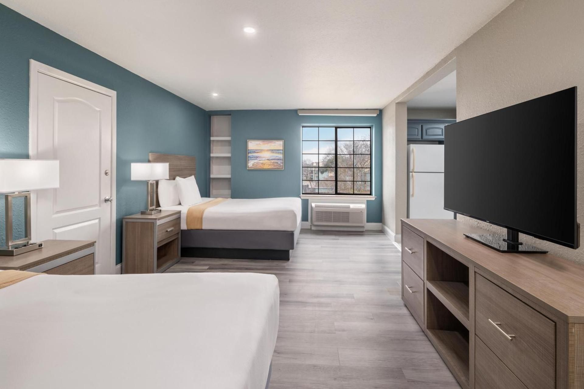 Connecting Queen Studio with Two Queen Beds and Kitchen