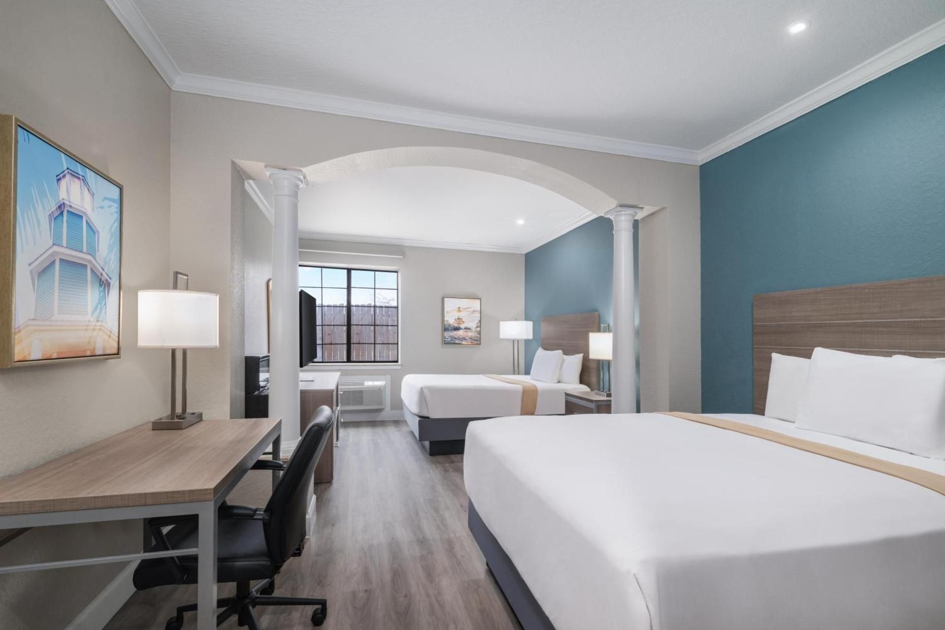 Queen Room with Two Queen Beds and Bath Tub - Disability Access/Non-Smoking
