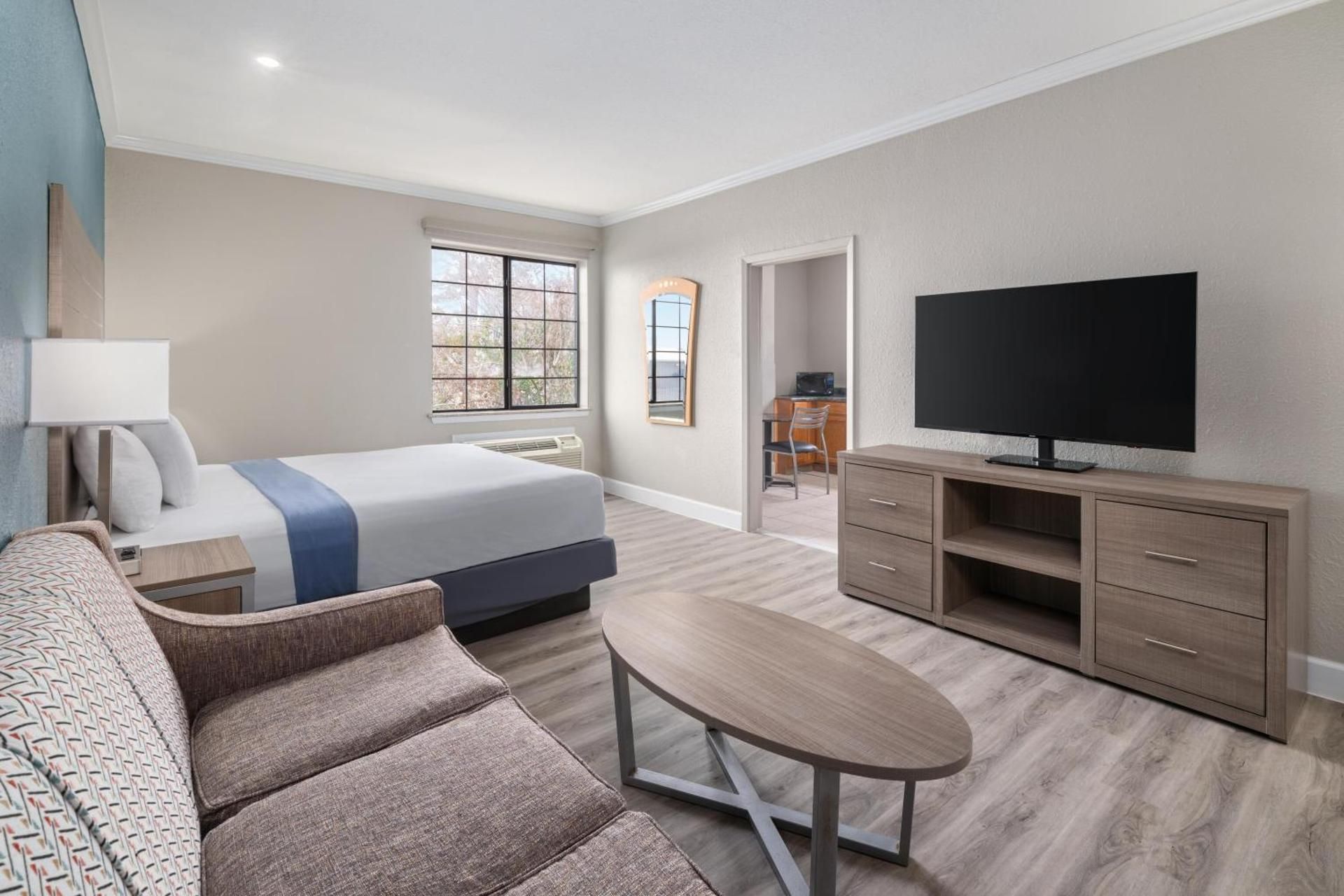King Studio with Sofa Bed and Kitchen