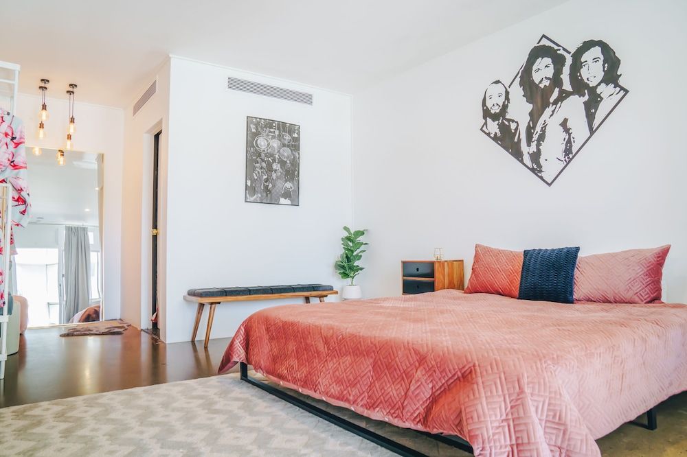 The Pink Hotel Coolangatta Deluxe Room