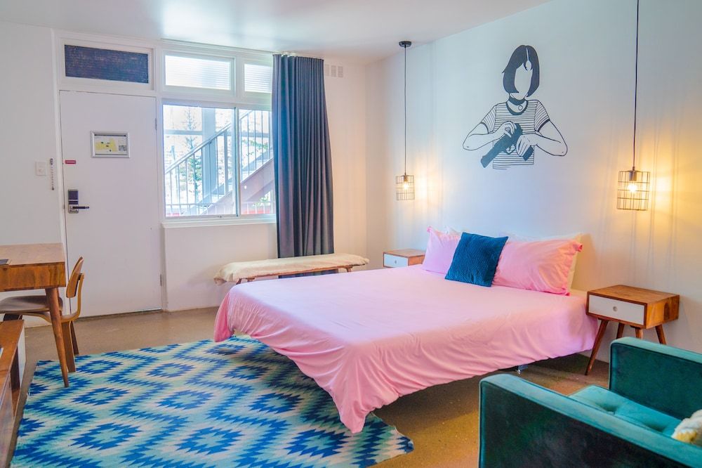 The Pink Hotel Coolangatta Deluxe Room 2