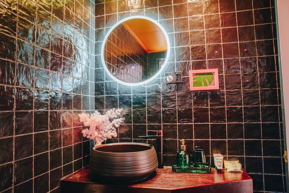 The Pink Hotel Coolangatta Deluxe Room 3