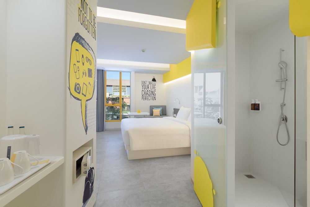 YELLO Hotel Kuta Beachwalk Bali YELLO Room