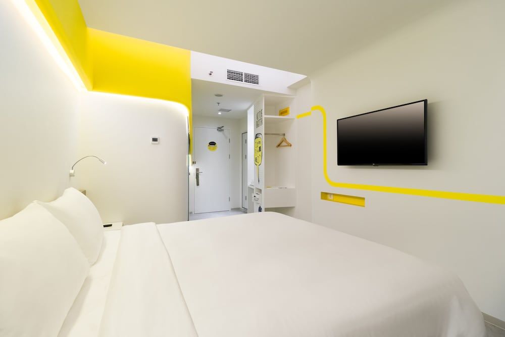 YELLO Hotel Kuta Beachwalk Bali YELLO Room 3