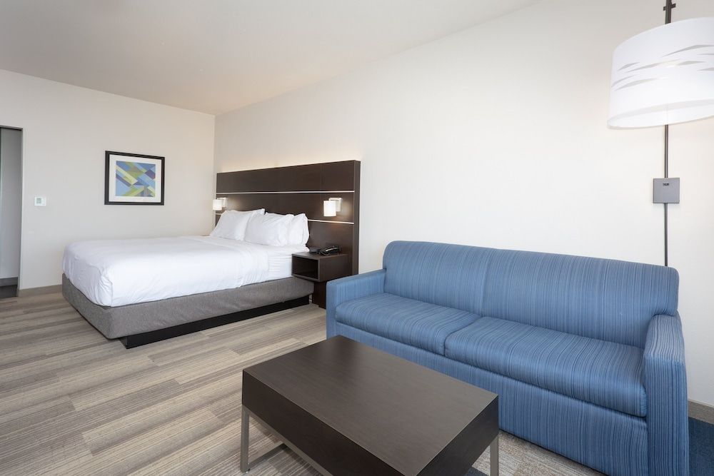 Suite, 1 King Bed, Accessible (Communications)