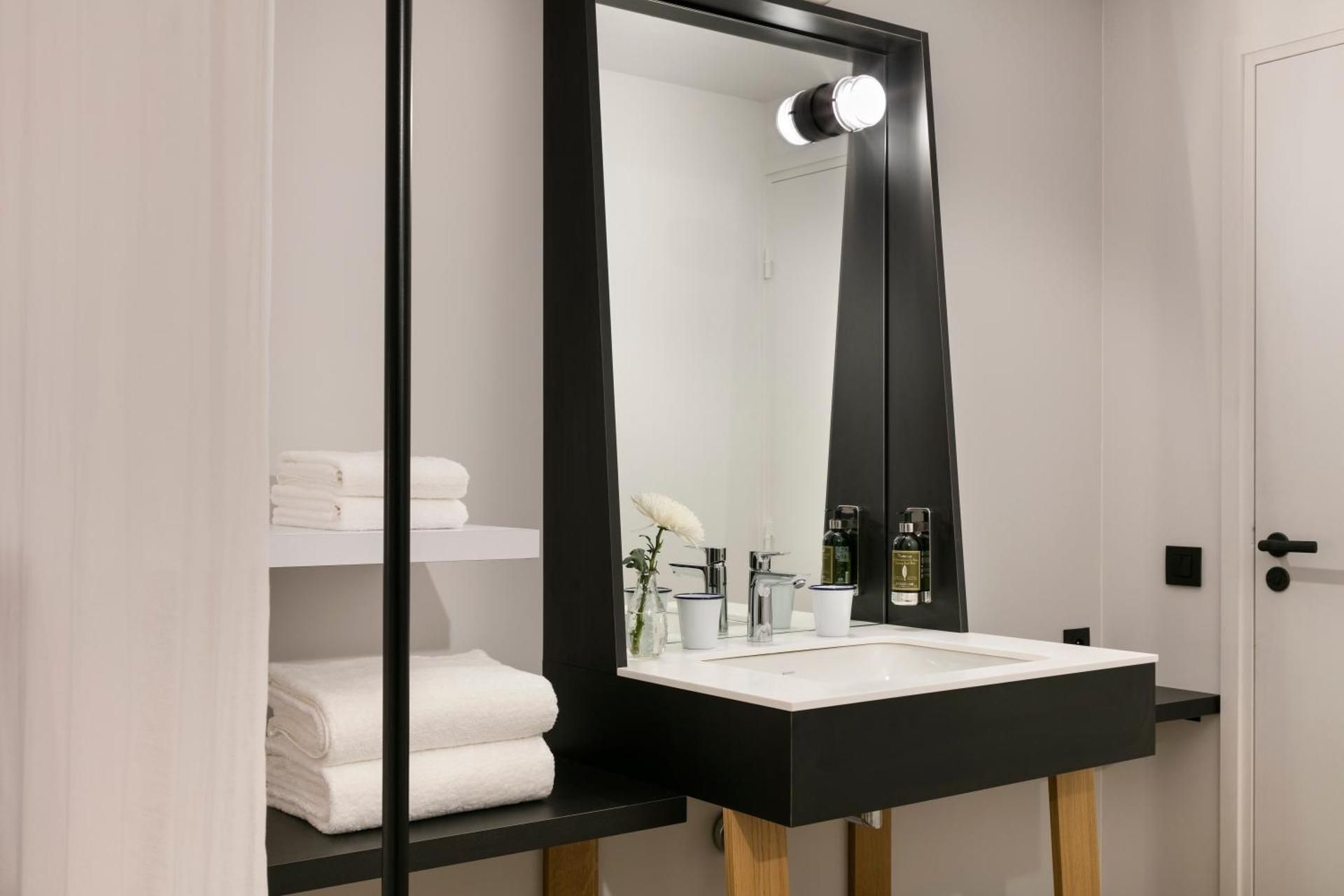 undefined Oh La La! Hotel bar - Paris Bastille 9