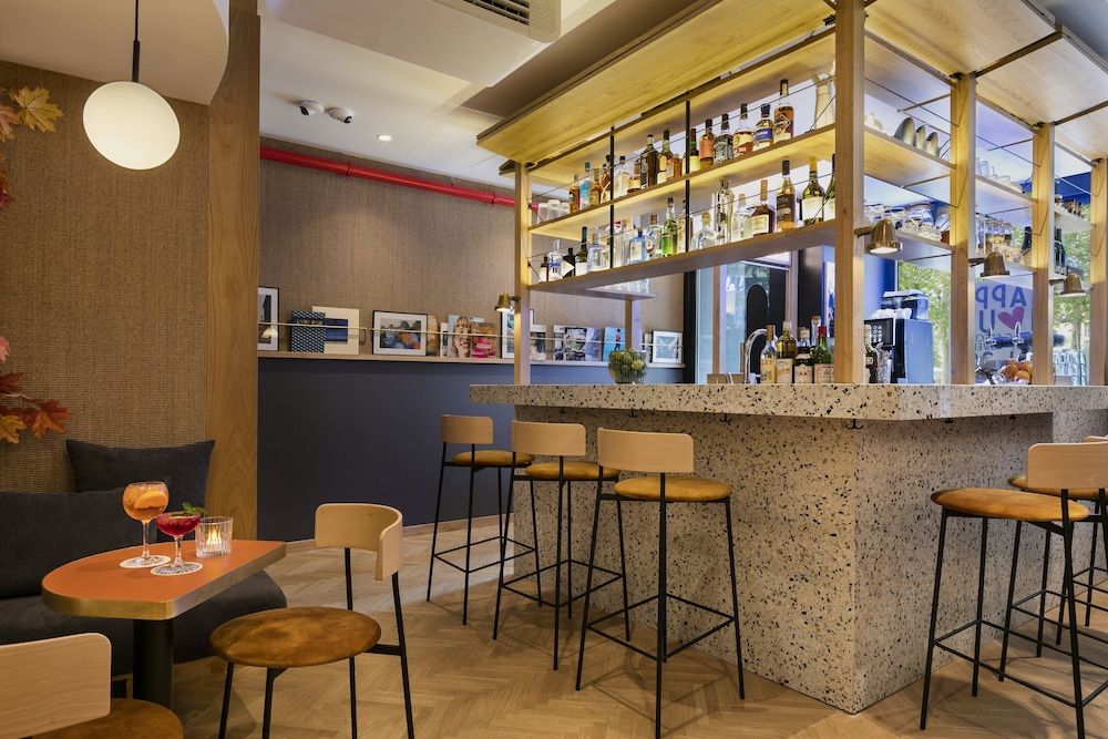 undefined Oh La La! Hotel bar - Paris Bastille 4