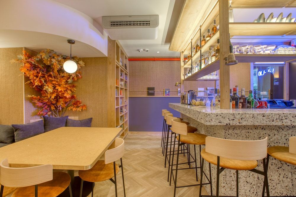 undefined Oh La La! Hotel bar - Paris Bastille 2