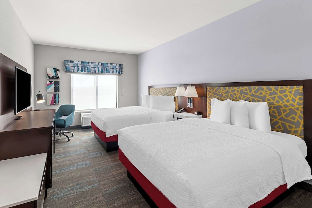 Room, 2 Queen Beds, Refrigerator & Microwave