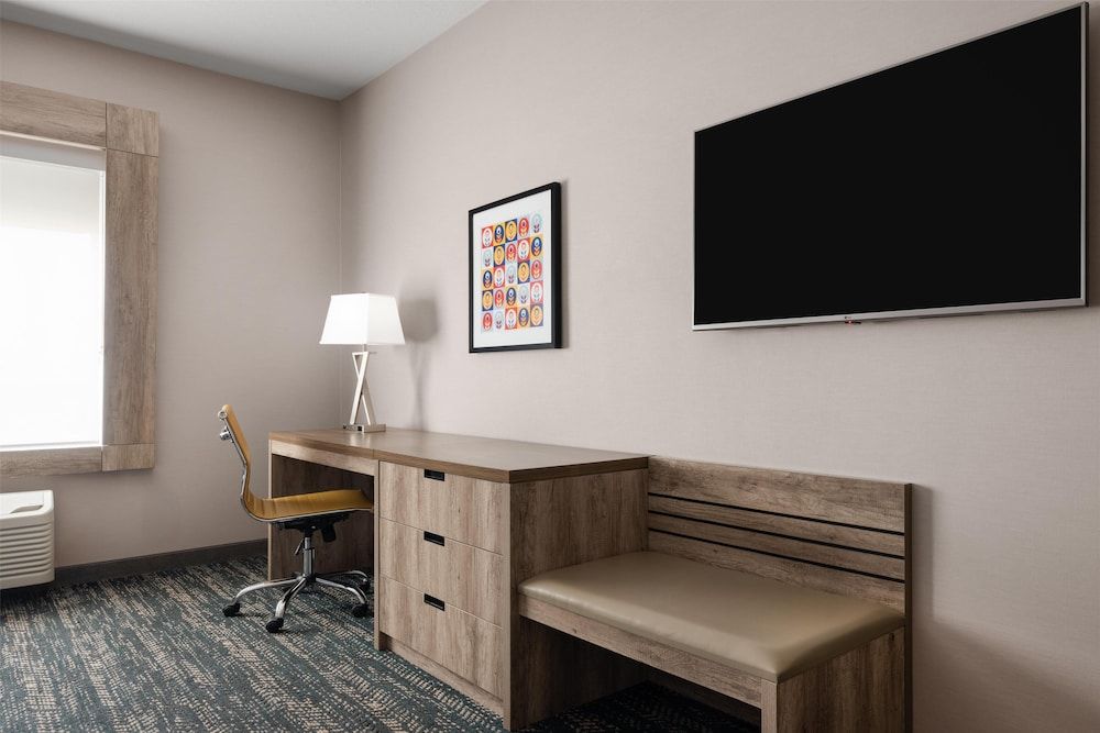 Best Western Premier Executive Residency Medicine Hat Standard Room, 2 Queen Beds, Non Smoking, Refrigerator & Microwave 3