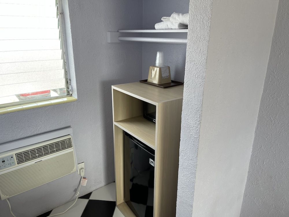 Monaco Motel - Wildwood Beach & Boardwalk Superior Room, 2 Double Beds 8