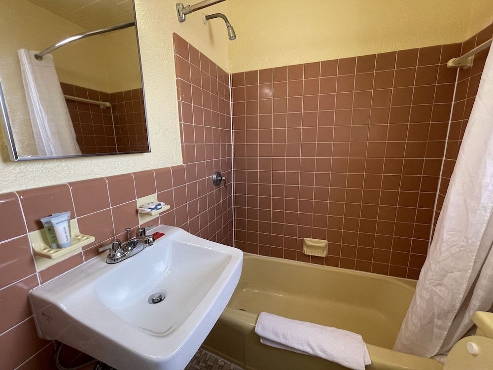 Monaco Motel - Wildwood Beach & Boardwalk Superior Room, 2 Double Beds 6