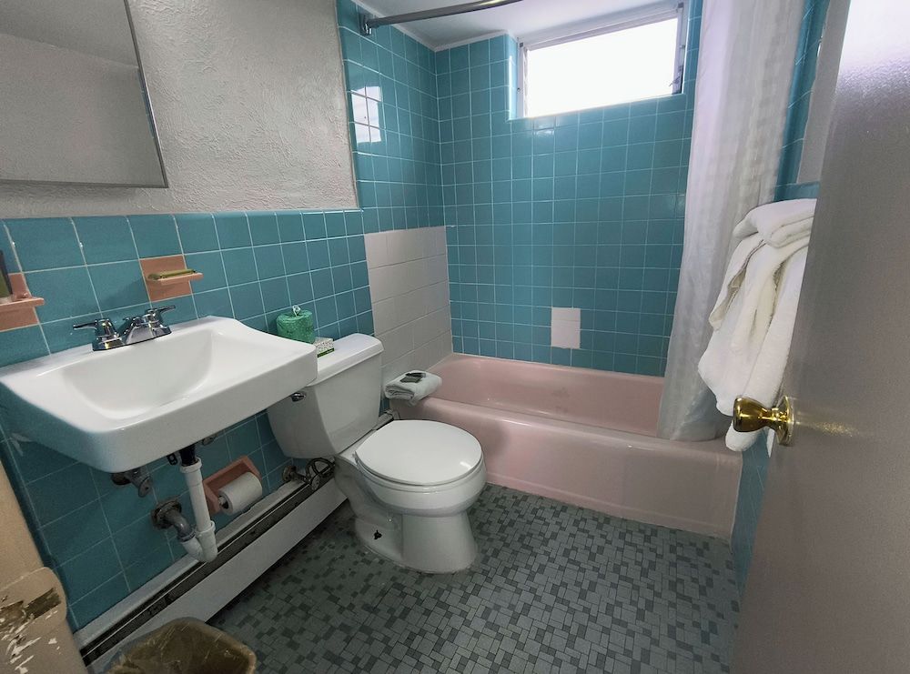 Monaco Motel - Wildwood Beach & Boardwalk Classic Room, 2 Double Beds 4