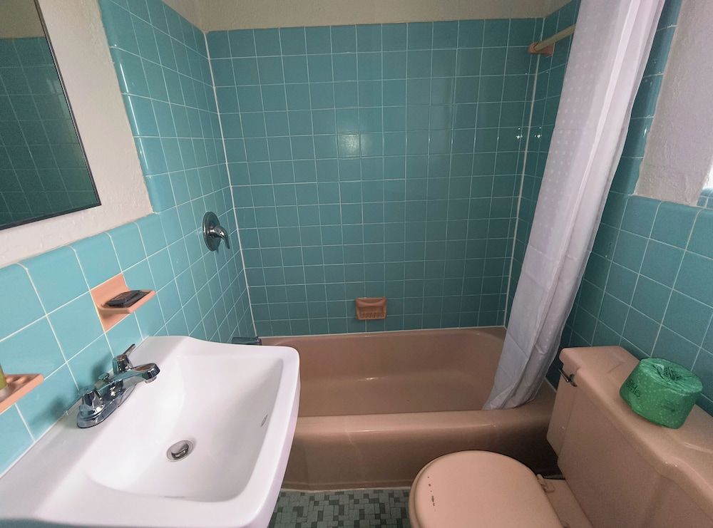 Monaco Motel - Wildwood Beach & Boardwalk Classic Room, 2 Double Beds 5