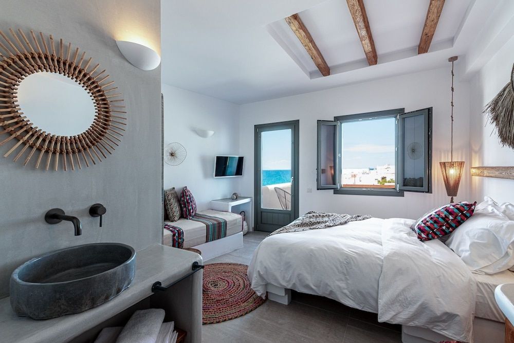 Suite, Sea View