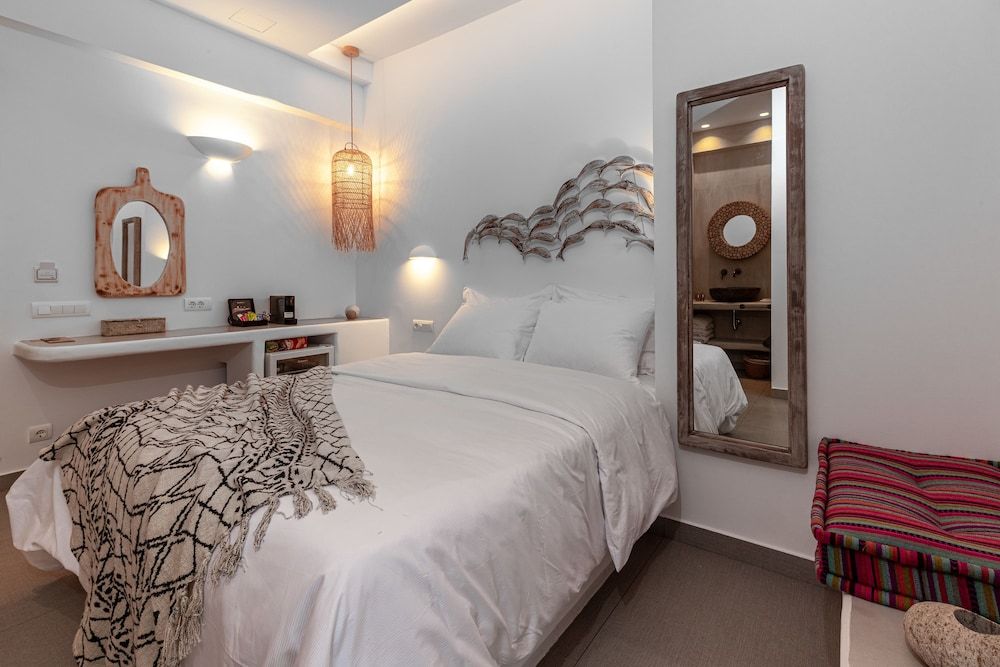 Honeymoon Suite, Jetted Tub (Outdoor - Street View)