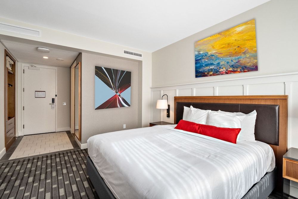 Deluxe Room, 1 King Bed, Accessible