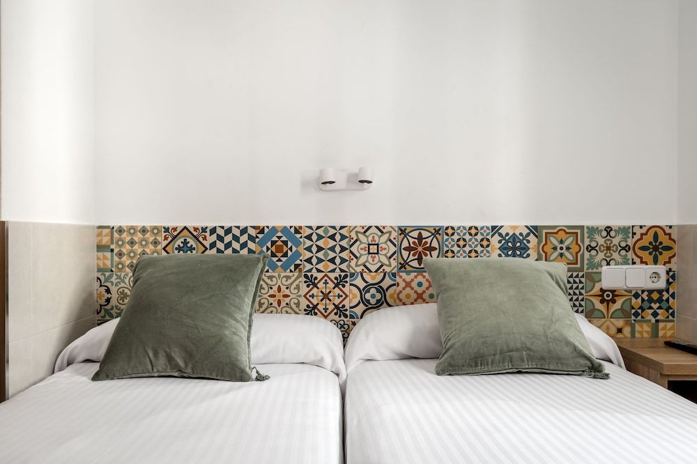 Hostal Baler Double Room, 2 Twin Beds, Non Smoking 3