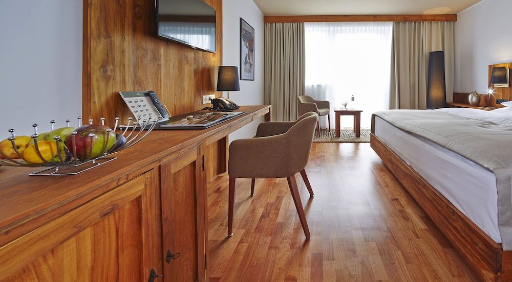 Rogner Hotel Tirana Deluxe Room, 1 King Bed, Non Smoking, Garden View 3