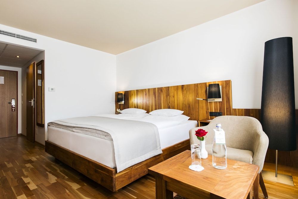 Rogner Hotel Tirana Deluxe Room, 1 King Bed, Non Smoking, Garden View 2