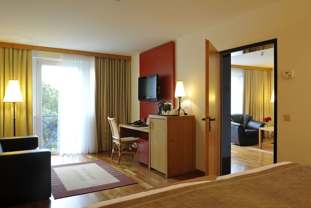 Rogner Hotel Tirana Junior Suite, City View (Single Use) 2