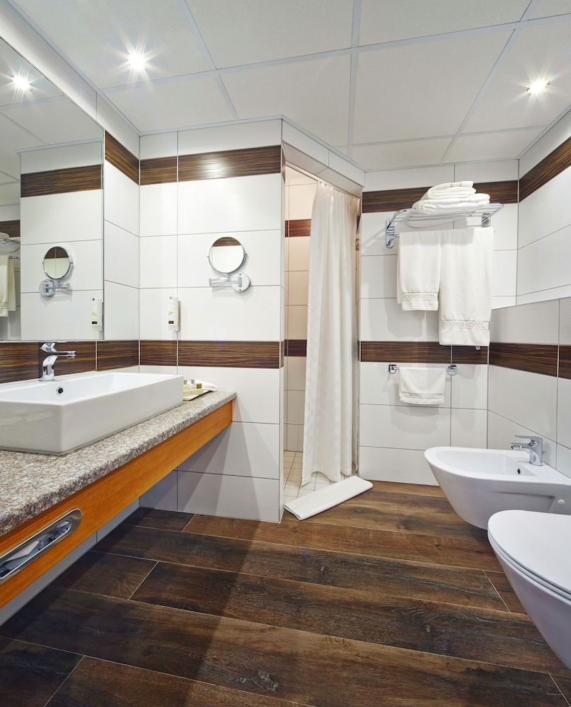 Rogner Hotel Tirana Deluxe Room, 1 King Bed, Non Smoking, Garden View 4