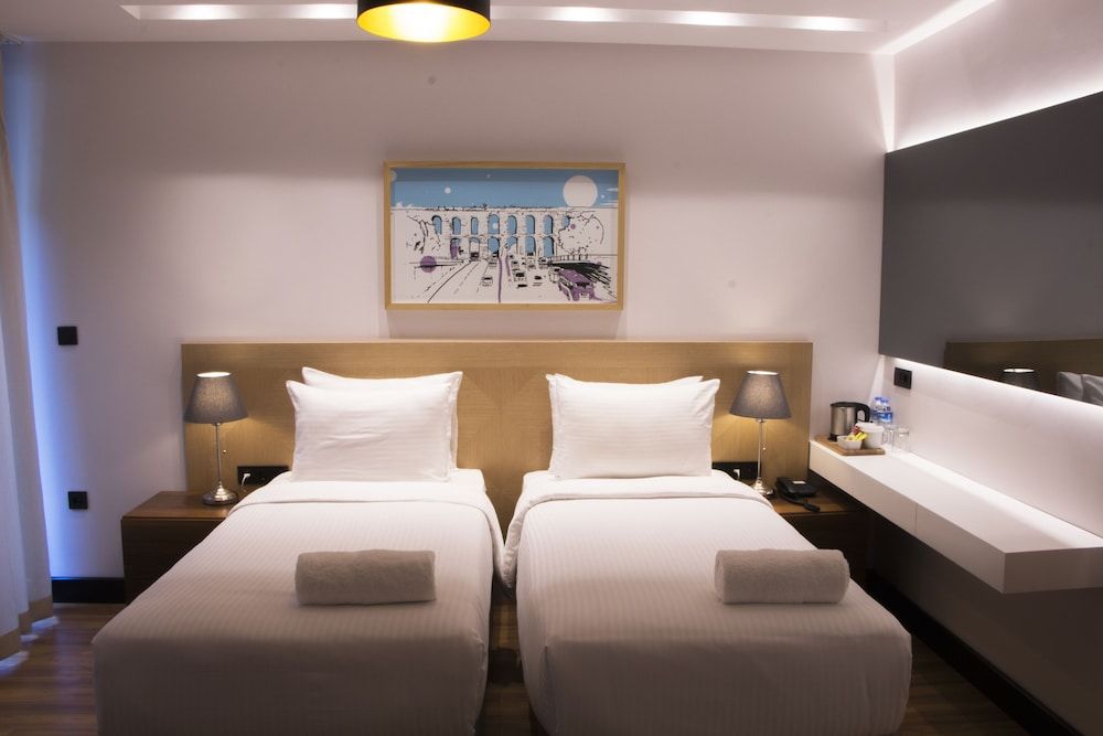 undefined Four-G Hotel 6