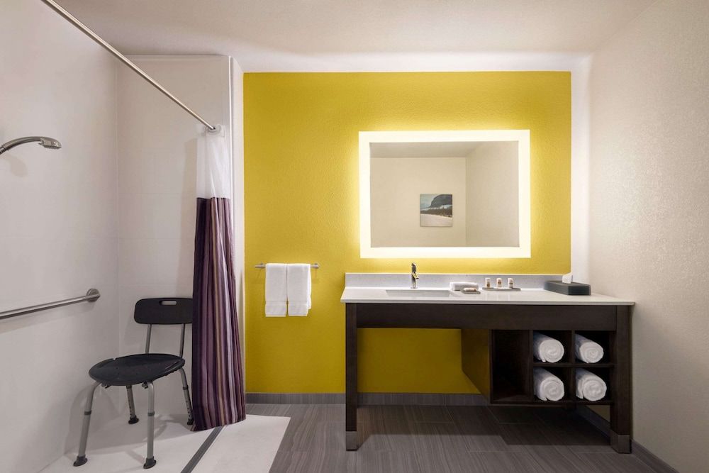 Room, 2 Queen Beds, Accessible, Non Smoking