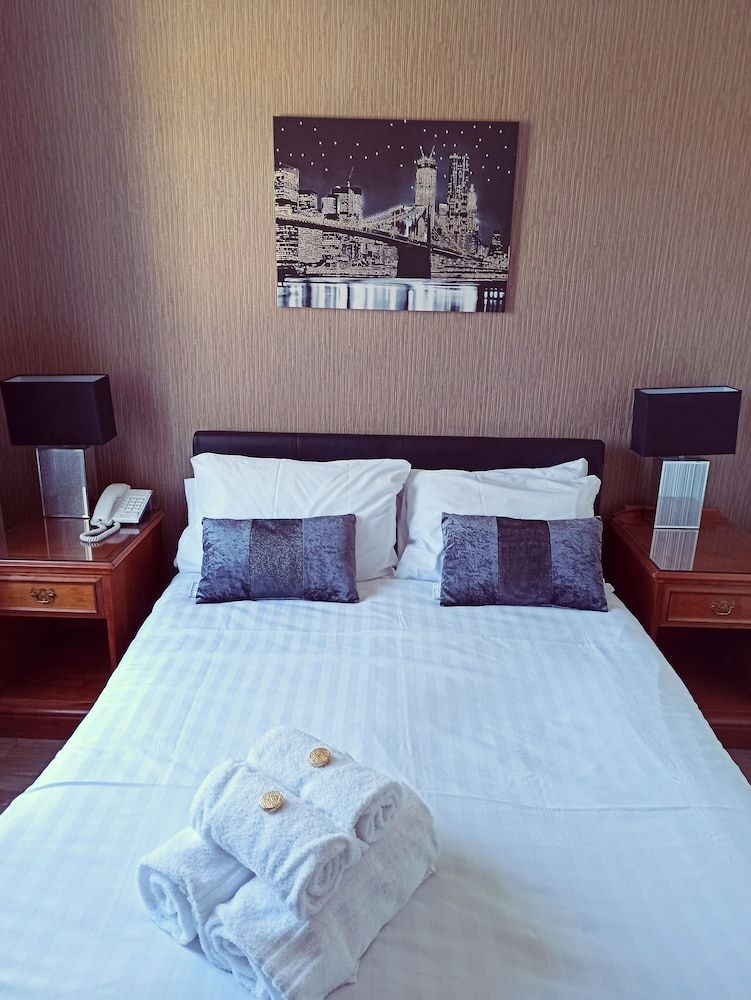 Crystal Hotel Standard Double Room 3