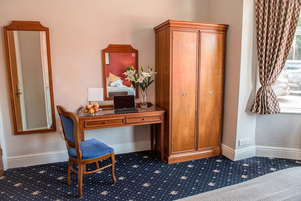 undefined Crystal Hotel 4