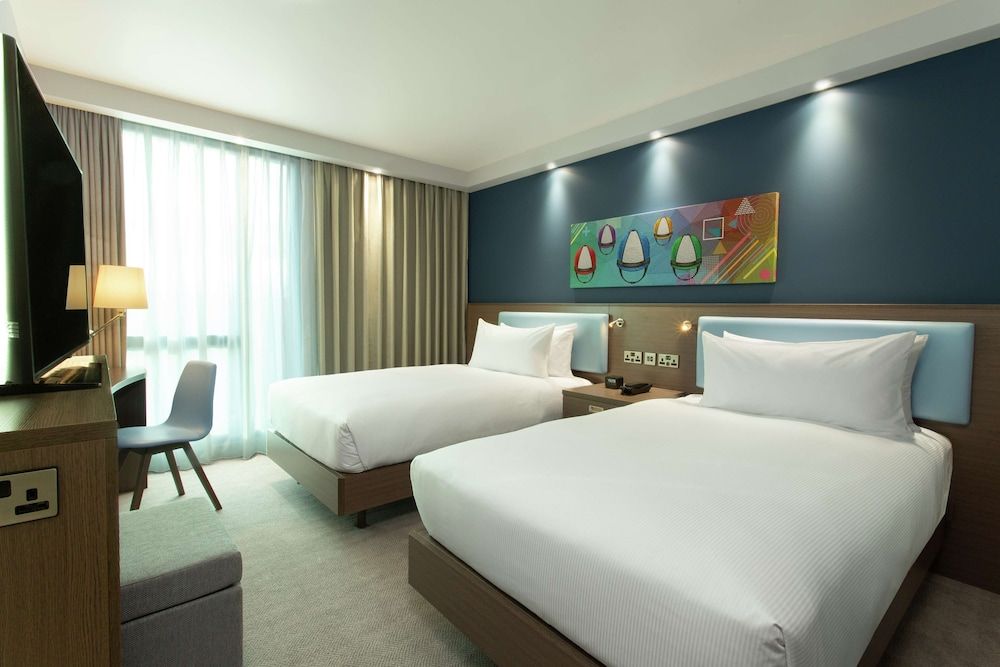 Hampton by Hilton Hamilton Park Twin Room, 2 Twin Beds