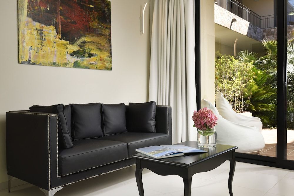 Junior Suite, 1 King Bed, Courtyard View, Mezzanine