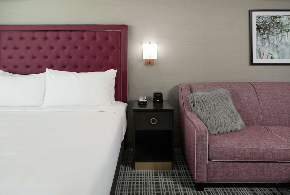 Room, 1 King Bed, Accessible, Corner (Roll-In Shower)