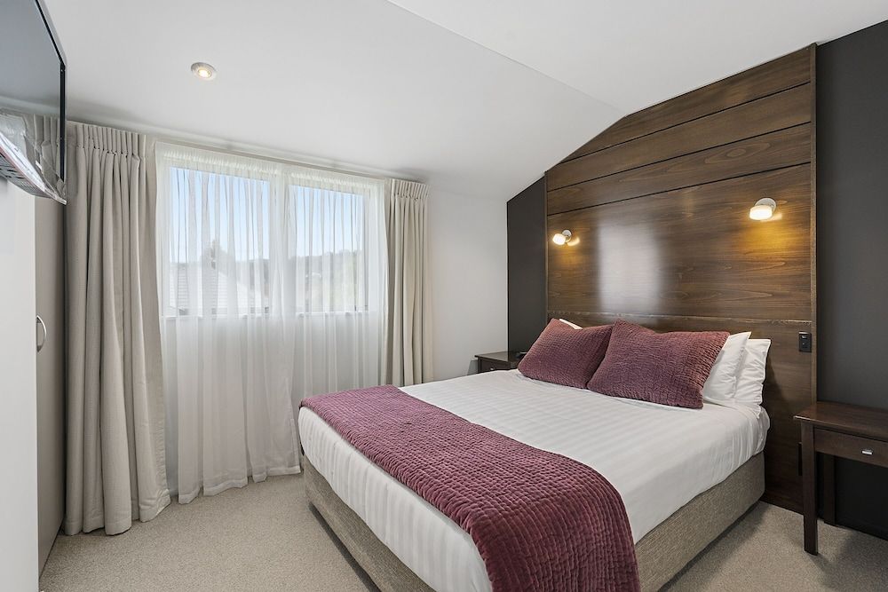 Two Bedroom Apartment (Upstairs)