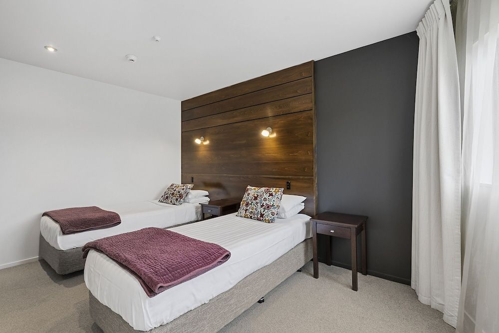 Two Bedroom Apartment (Upstairs)